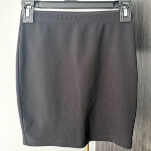 Forever 21 black mini skirt